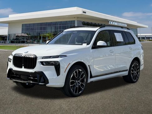 Certified 2024 BMW X7 xDrive40i w/ M Sport Package AWD/4WD image 4