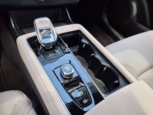 Certified 2025 Volvo XC90 T8 Plus AWD/4WD image 26