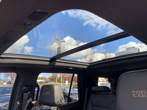 Used 2022 Chevrolet Tahoe High Country image 19