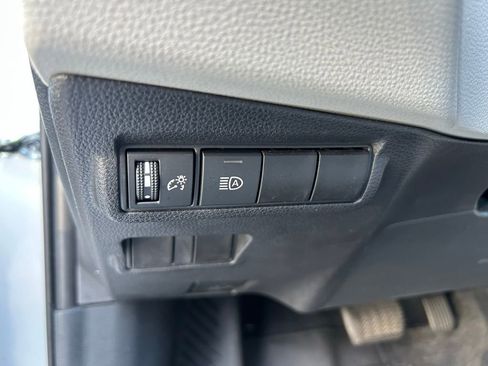 Used 2025 Toyota Corolla Cross LE image 17