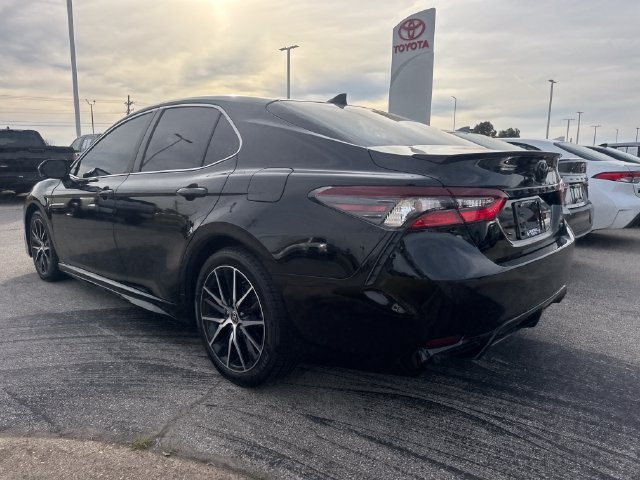 Used 2023 Toyota Camry SE FWD image 9