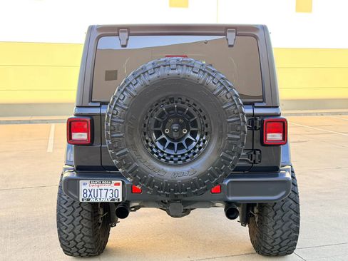 Used 2019 Jeep Wrangler Unlimited Sahara image 6