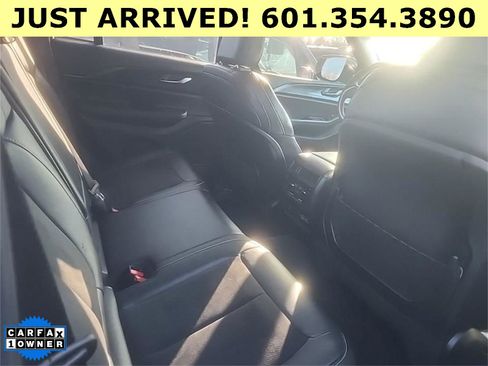 Used 2025 Jeep Grand Cherokee Altitude image 11