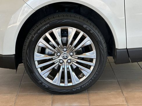 Certified 2021 Toyota Venza XLE AWD/4WD image 26