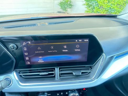 Used 2025 Chevrolet Trax LT image 21