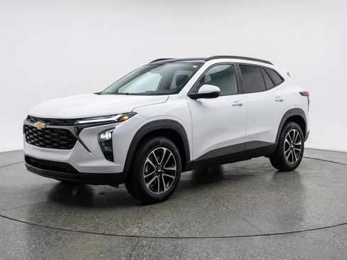 Used 2025 Chevrolet TrailBlazer LT w/ Driver Confidence Package image 3