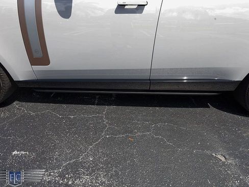 Used 2024 Land Rover Range Rover SV image 15