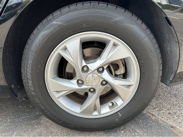 Used 2021 Hyundai Elantra SE FWD image 10