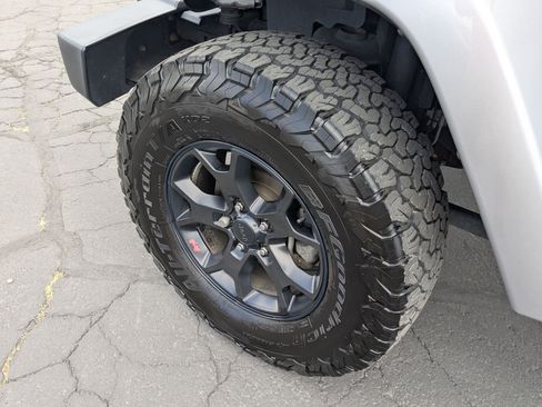 Used 2014 Jeep Wrangler Unlimited Sahara w/ Max Tow Package AWD/4WD image 37