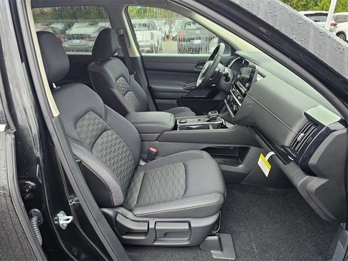 New 2025 Nissan Pathfinder SV image 29