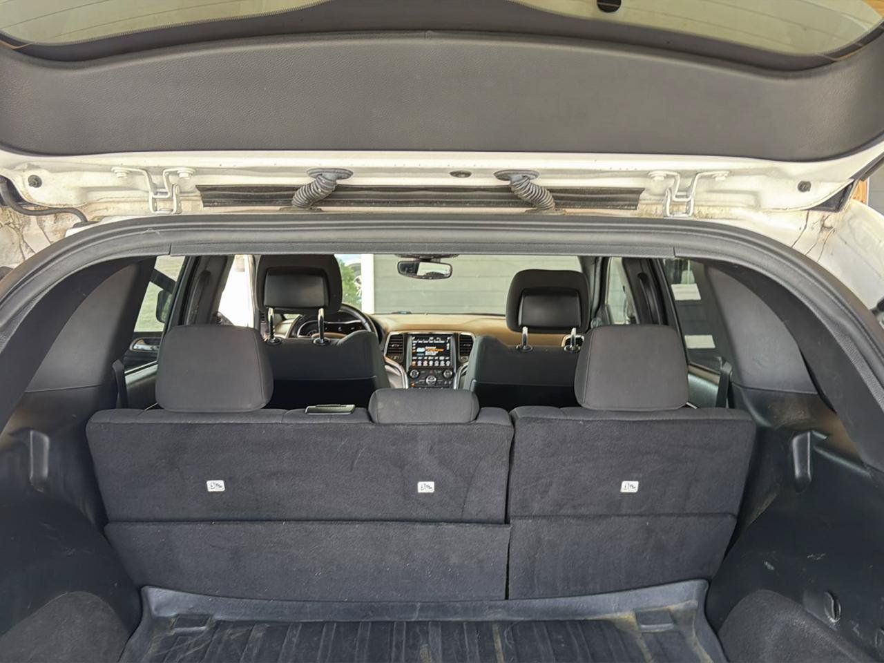 Used 2018 Jeep Grand Cherokee Laredo AWD/4WD image 17