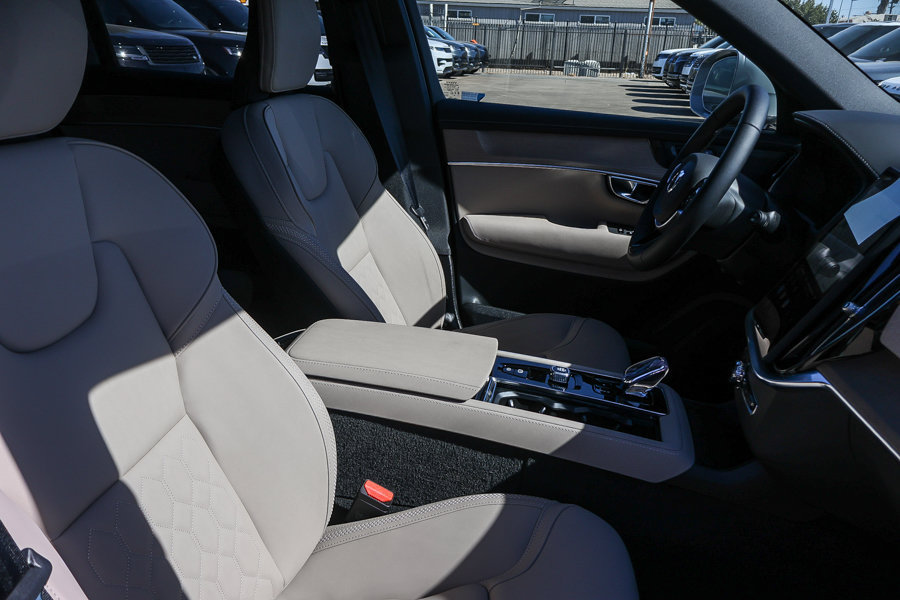 New 2026 Volvo XC90 T8 Plus w/ Protection Package AWD/4WD image 16