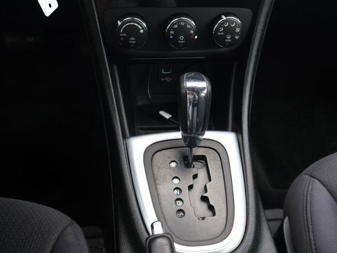 Used 2013 Chrysler 200 Touring w/ S Exterior Appearance Pkg image 17