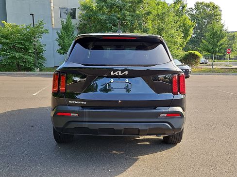 Used 2023 Kia Sorento LX FWD image 5