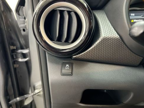 Used 2019 Nissan Kicks SV FWD image 18