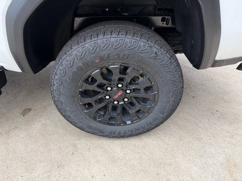 New 2026 GMC Canyon Elevation w/ Convenience Package image 34