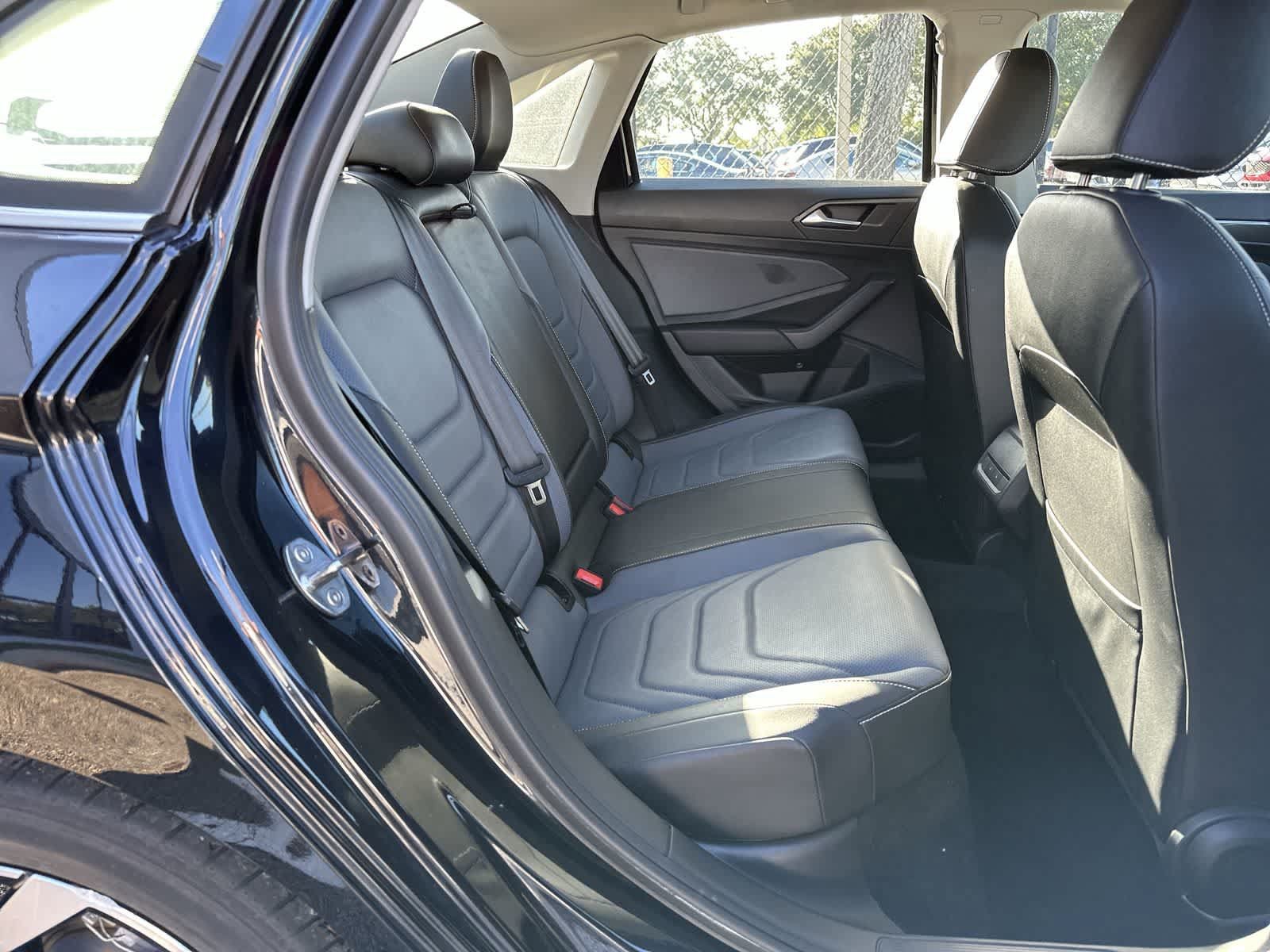 Used 2025 Volkswagen Jetta SEL FWD image 18