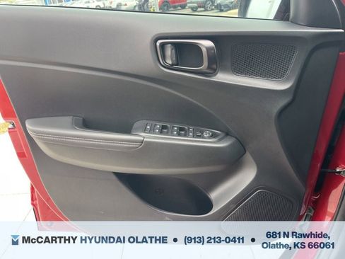 Certified 2024 Hyundai Venue Limited FWD image 33