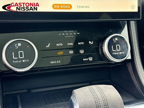 Used 2024 Jaguar F-PACE R-Dynamic S image 21