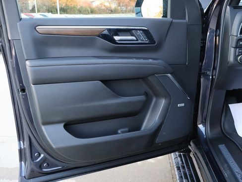 New 2025 Chevrolet Suburban High Country image 11