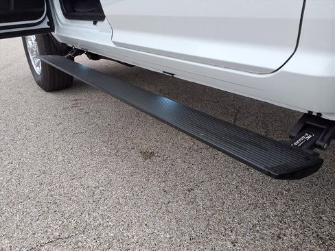 Used 2024 RAM 2500 Tradesman w/ Chrome Appearance Group image 25