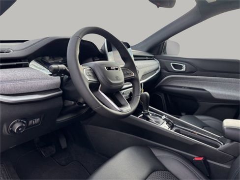 New 2026 Jeep Compass Latitude image 11