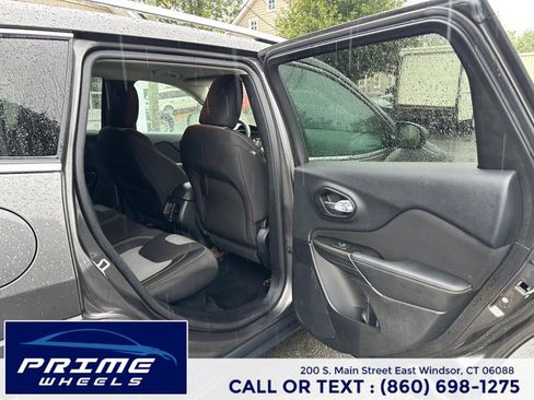 Used 2014 Jeep Cherokee Latitude w/ Cold Weather Group image 12