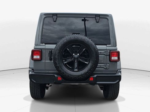 Used 2022 Jeep Wrangler Unlimited Sahara AWD/4WD image 5