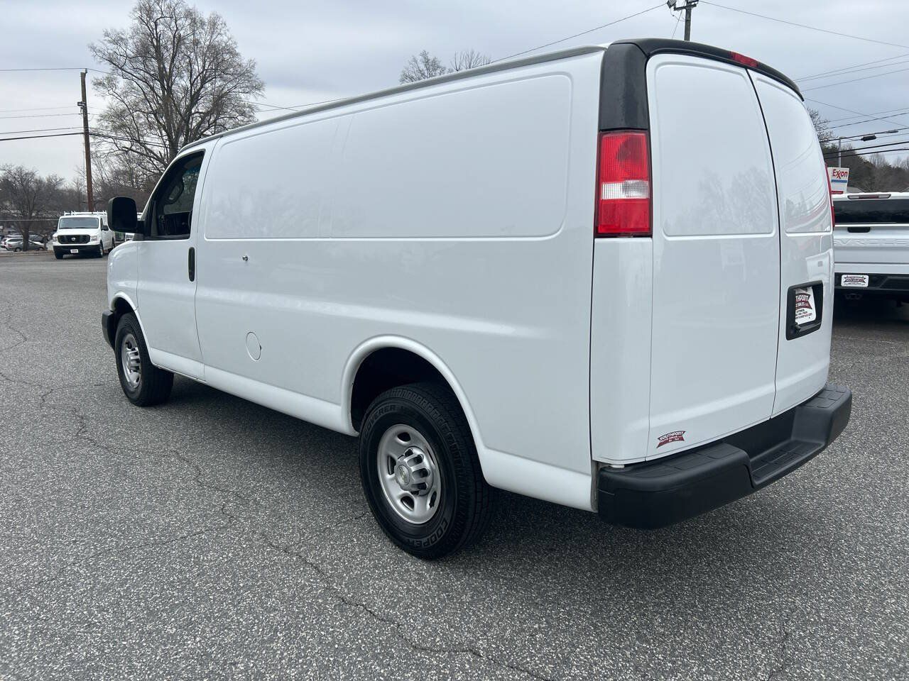 Used 2020 Chevrolet Express 2500 w/ Driver Convenience Package RWD image 7