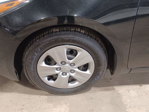 Used 2017 Kia Forte LX image 3