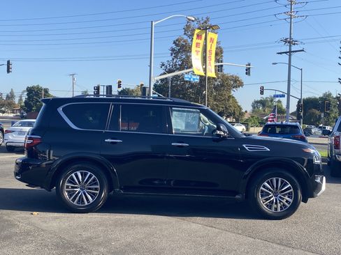 Used 2023 Nissan Armada SL w/ Captain's Chairs Package image 2