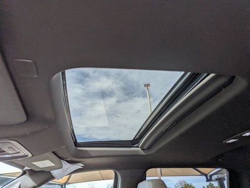 Used 2022 GMC Sierra 3500 Denali w/ Denali Ultimate Package image 18