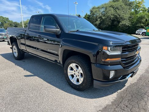 Used 2018 Chevrolet Silverado 1500 LT w/ All Star Edition AWD/4WD image 3