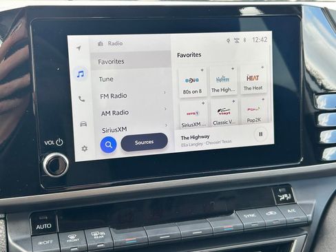 Used 2025 Toyota Camry LE image 30