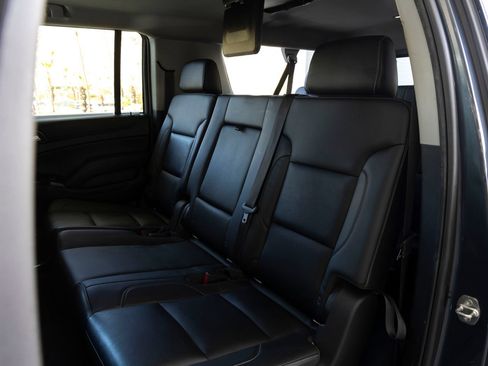 Used 2019 Chevrolet Suburban LT w/ Luxury Package AWD/4WD image 19