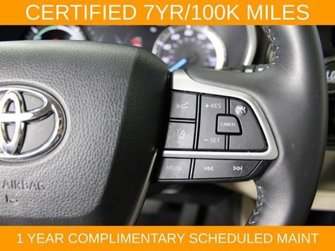 Used 2023 Toyota Highlander XLE AWD/4WD image 24