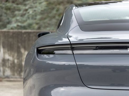 Certified 2025 Porsche Taycan AWD/4WD image 21