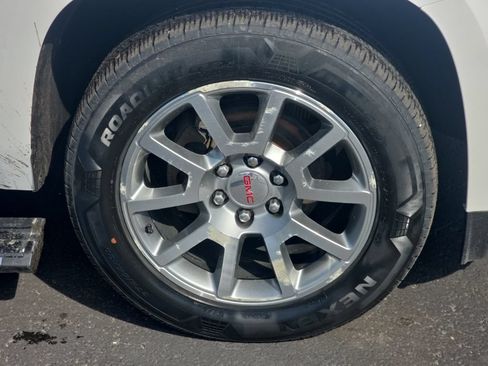 Used 2016 GMC Yukon Denali w/ Open Road Package AWD/4WD image 13