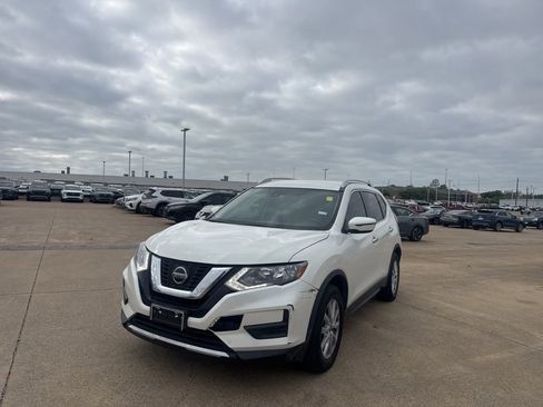 Used 2020 Nissan Rogue SV image 6