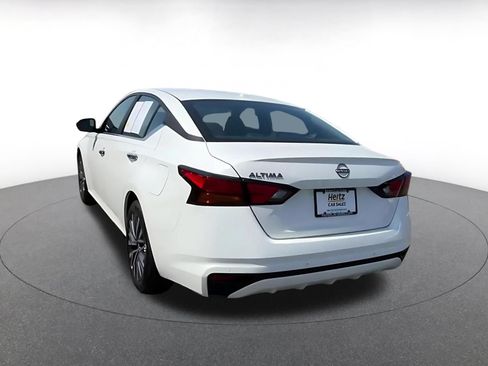 Used 2025 Nissan Altima 2.5 SV FWD image 9