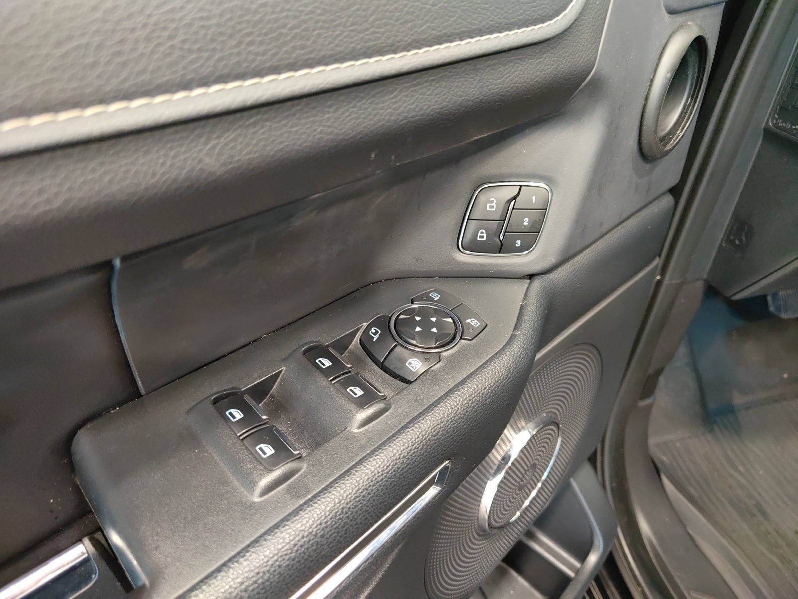 Used 2023 Ford Expedition XLT AWD/4WD image 9
