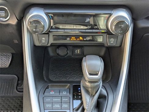 Used 2023 Toyota RAV4 XLE Premium image 17