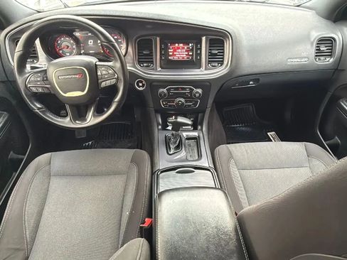 Used 2017 Dodge Charger SE w/ Power Sunroof Group image 28