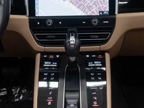 Used 2024 Porsche Macan S AWD/4WD image 29