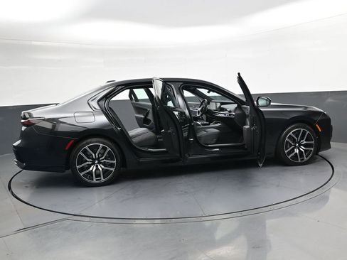 Used 2025 BMW 760i xDrive w/ Luxury Rear Seating Package image 33