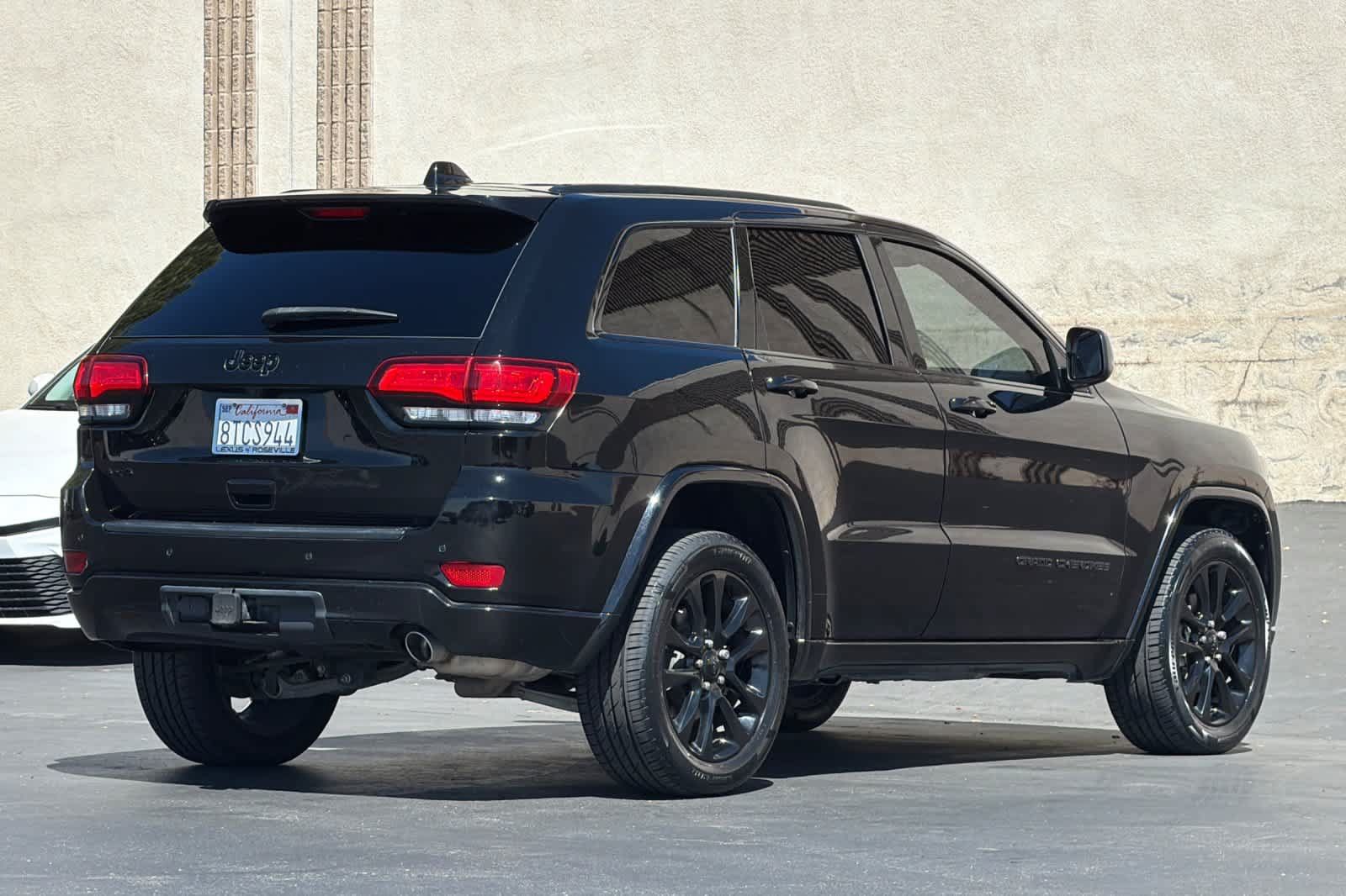 Used 2020 Jeep Grand Cherokee Altitude AWD/4WD image 2