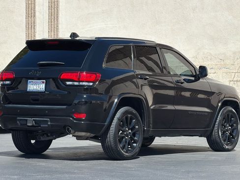 Used 2020 Jeep Grand Cherokee Altitude AWD/4WD image 2