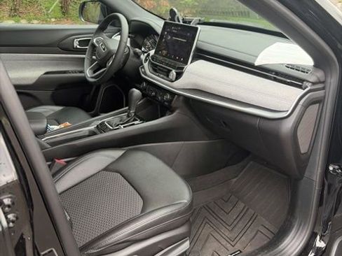 Used 2024 Jeep Compass Latitude image 20