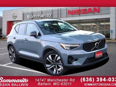 Used 2023 Volvo XC40 B5 Ultimate w/ Protection Package Premier AWD/4WD image 1