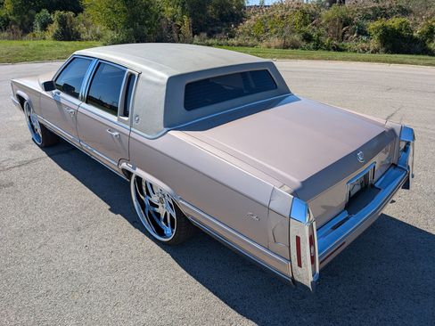 Used 1990 Cadillac Brougham image 32
